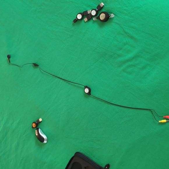 Harvard Square Retractable Laptop Accessory Kit with Padded Case Mouse RJ-45 USB - Picture 9 of 10